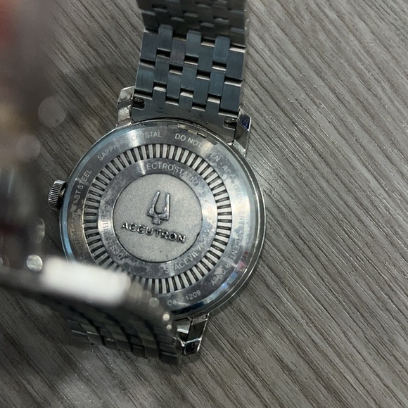 Accutron spaceview 2020 stainless steel saphire crystal electrostatic - Picture 2 of 2